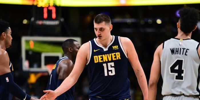  约基奇达成史诗级四双成就  